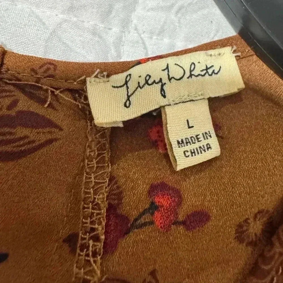 Lily White Brown Flower Top - Size Large - Picture 4 of 5